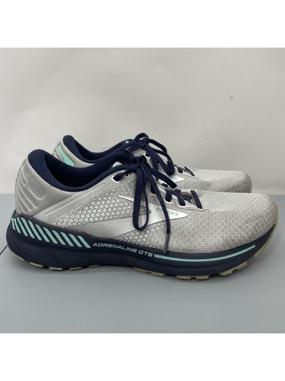 Brooks Adrenaline GTS 22 Sneakers Shoes Running Training Gray Womens 11